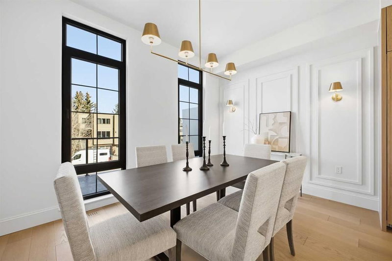 2025 27 Avenue SW, South Calgary — interior photo