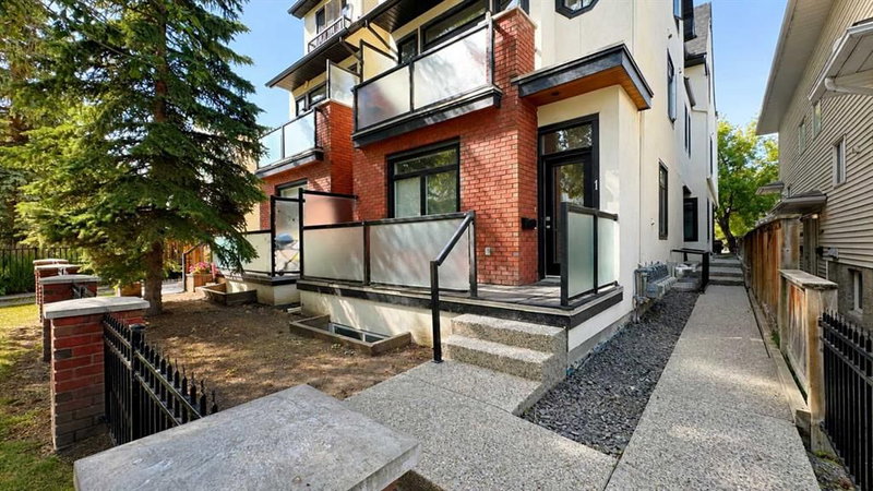 3 - 2118 35 Avenue SW