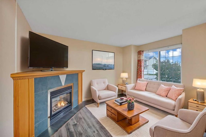 54 MARTINRIDGE Road NE, Martindale — interior photo