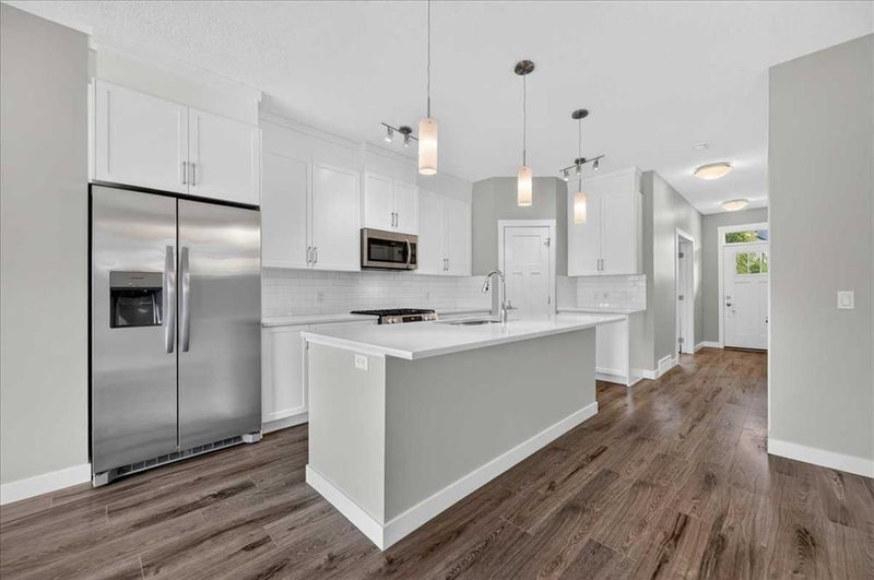 97 Seton Manor SE, Seton — interior photo