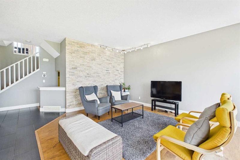 169 Brightonwoods Gardens SE, New Brighton — interior photo 6