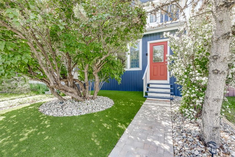 Detached at 1517 12 Avenue SW, Sunalta — listing photo