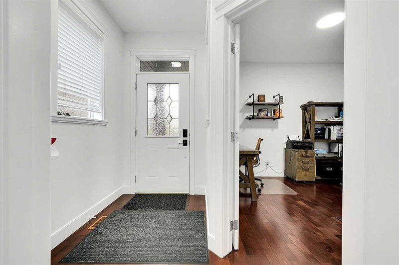 6 Aspen Stone Mews SW, Aspen Woods — interior photo