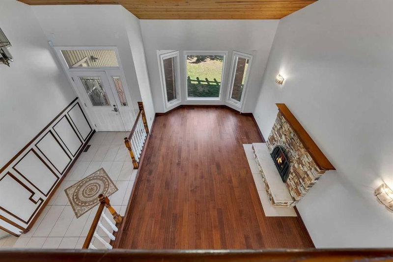 4 Edgehill Crescent NW, Edgemont — interior photo 6