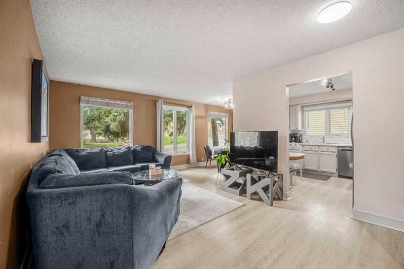 20 Bedwood Hill NE, Beddington Heights — interior photo 5