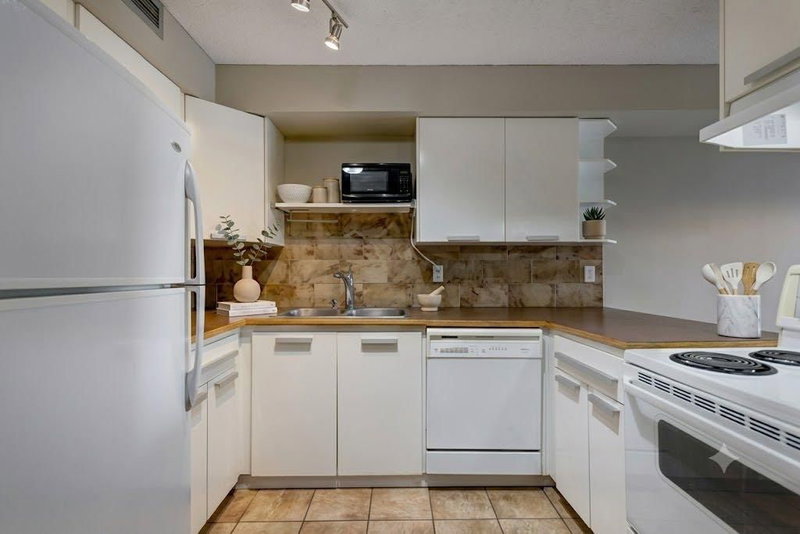 502, 1900 25A Street SW, Richmond — interior photo 6