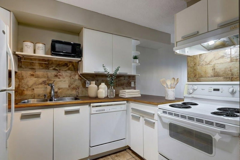 502, 1900 25A Street SW, Richmond — interior photo 7