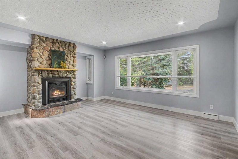 18 Collingwood Place NW, Collingwood — interior photo
