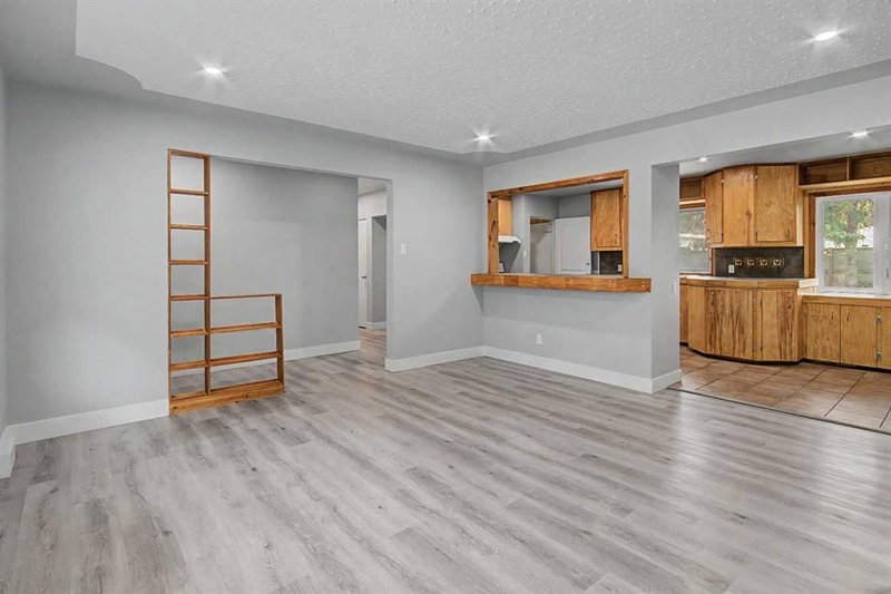 18 Collingwood Place NW, Collingwood — interior photo 6