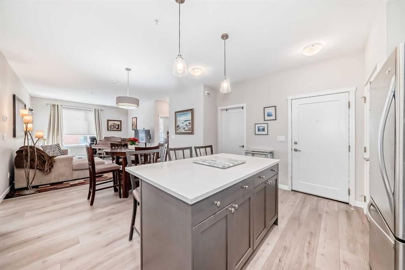 402, 30 Shawnee Common SW, Shawnee Slopes — interior photo