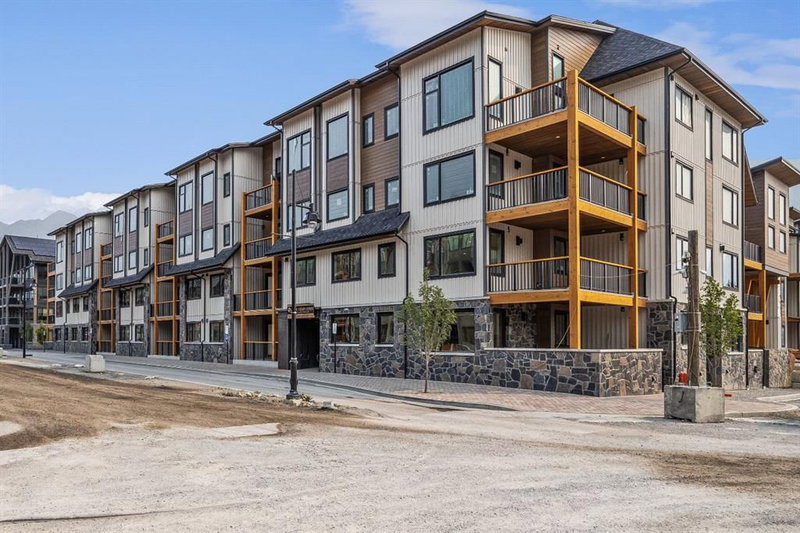 108 - 1606 Spring Creek Gate
