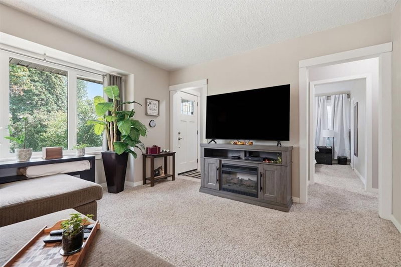 1037 Regal Crescent NE, Renfrew — interior photo 6