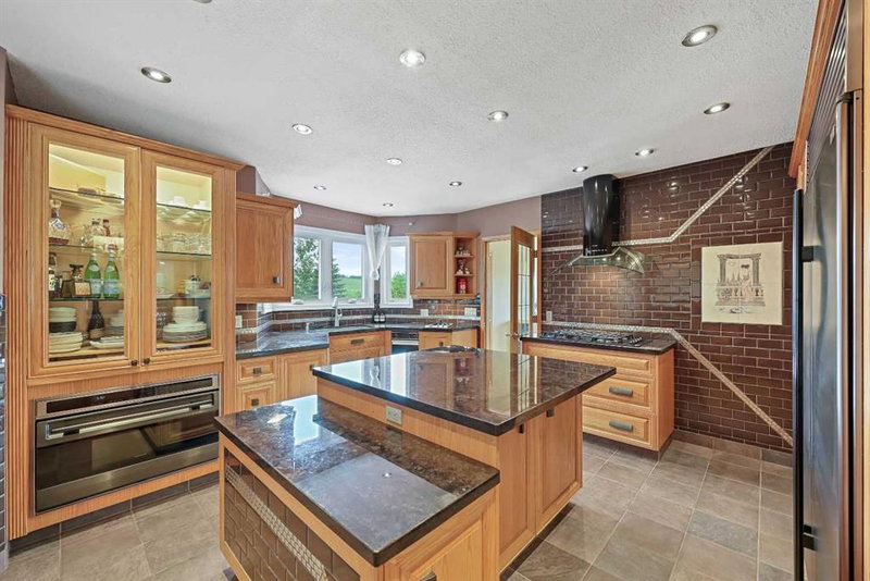 242125 8 Street E, Rural Foothills County — interior photo 7