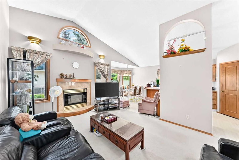 184 Hampshire Circle NW, Hamptons — interior photo 5