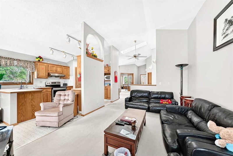 184 Hampshire Circle NW, Hamptons — interior photo 6