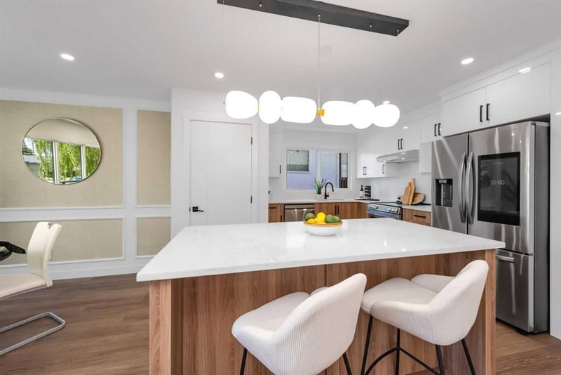 820 Archwood Road SE, Acadia — interior photo