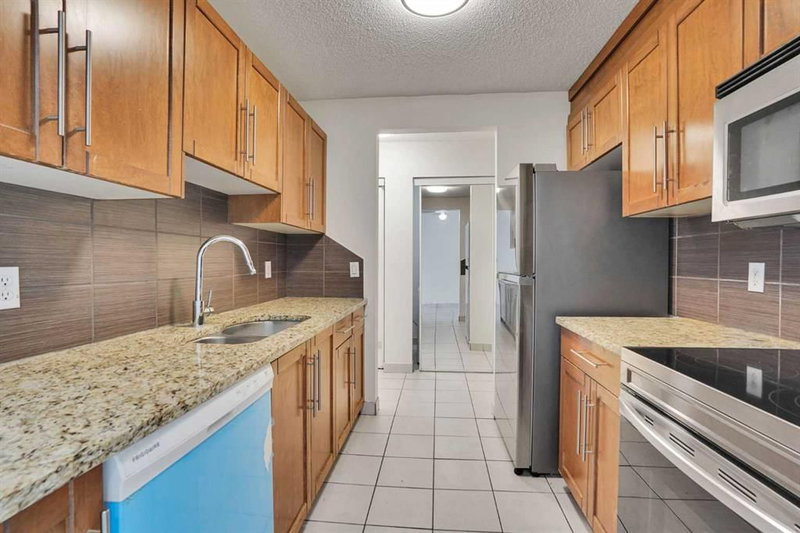 305, 431 1 Avenue NE, Crescent Heights — interior photo
