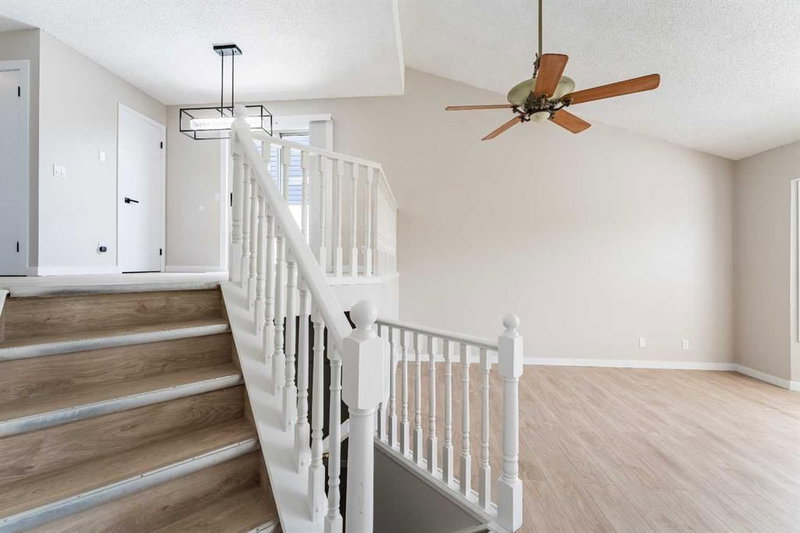 18 Falmere Way NE, Falconridge — interior photo 6