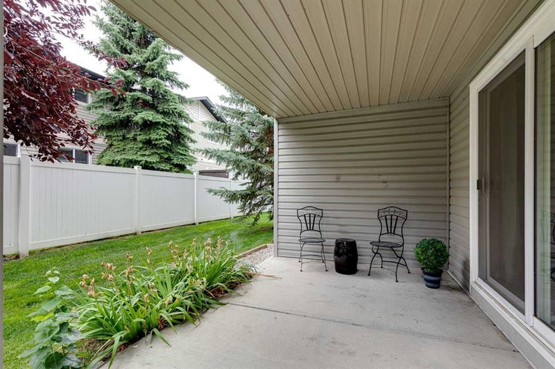 2108, 604 8 Street SW, Luxstone — interior photo