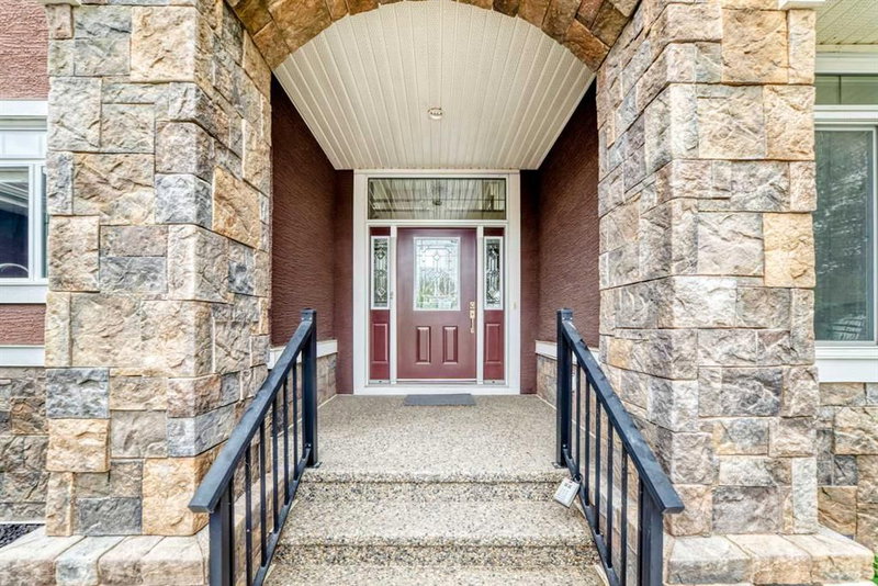 96 Cranarch Heights SE