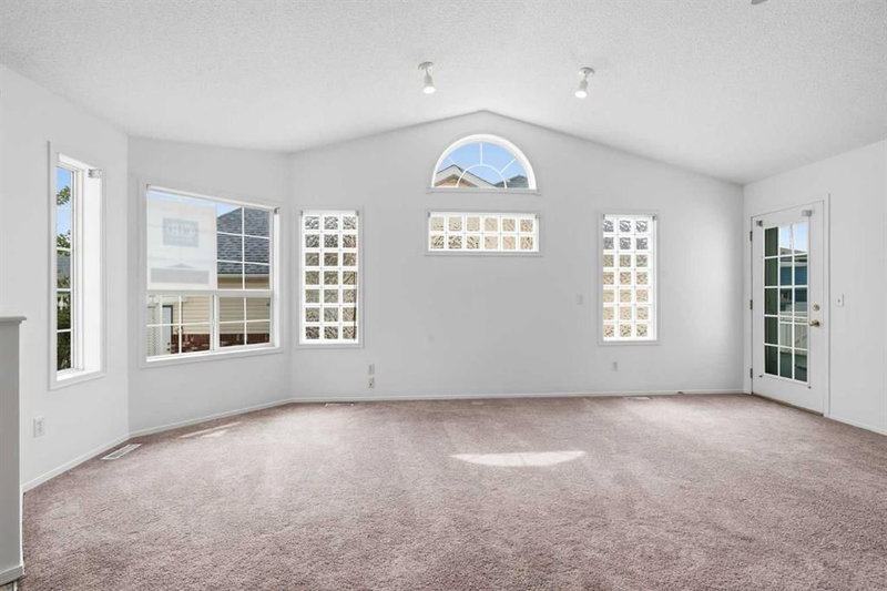 31 - 12 Woodside Rise NW