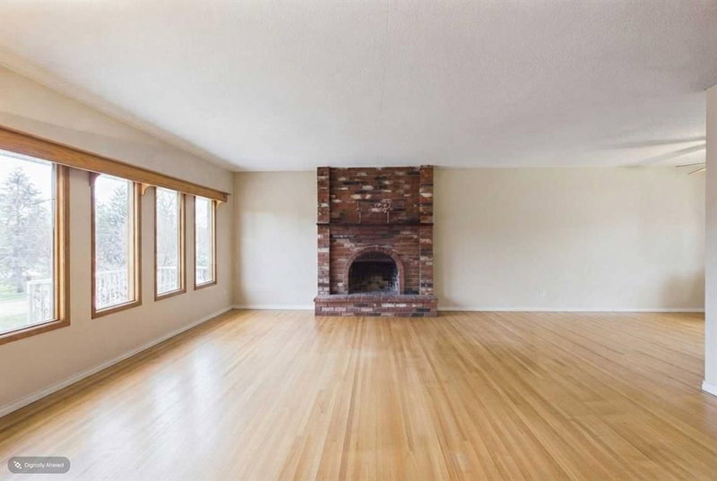 5 Chisholm Crescent NW, Charleswood — interior photo 5