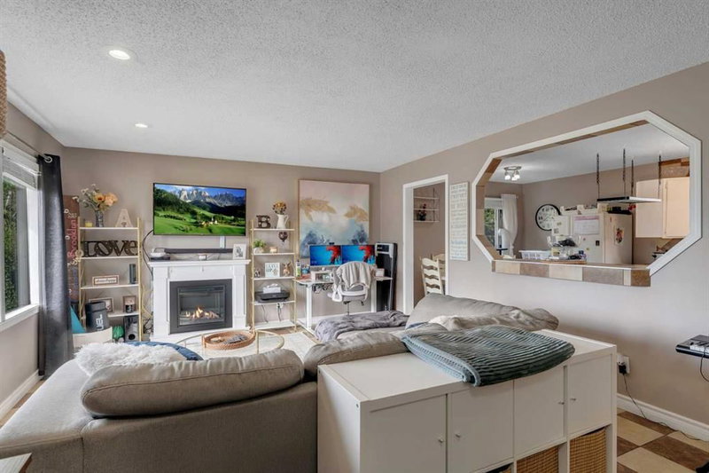 112 Penmeadows Close SE, Penbrooke Meadows — interior photo