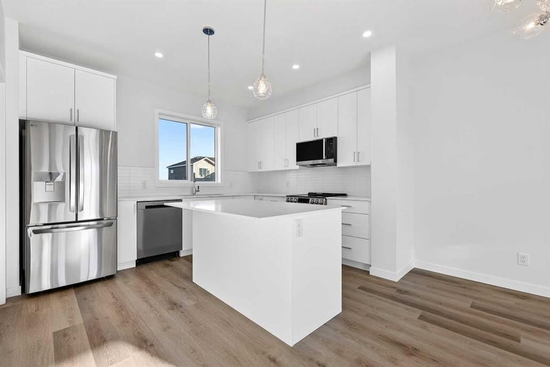 12 Hotchkiss Parade SE