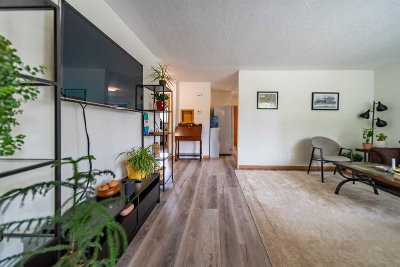 84 Waterloo Drive SW, Wildwood — interior photo