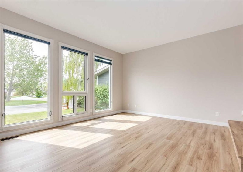 7956 71 Avenue NW, Silver Springs — interior photo