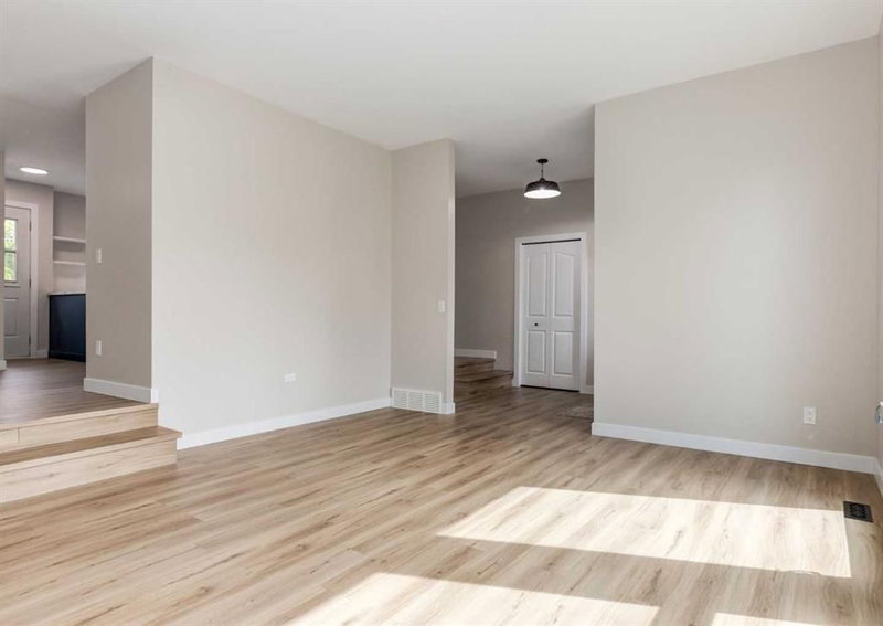 7956 71 Avenue NW, Silver Springs — interior photo 6
