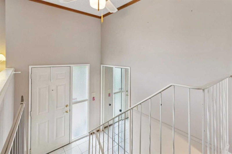 107 Bermuda Drive NW, Beddington Heights — interior photo 5