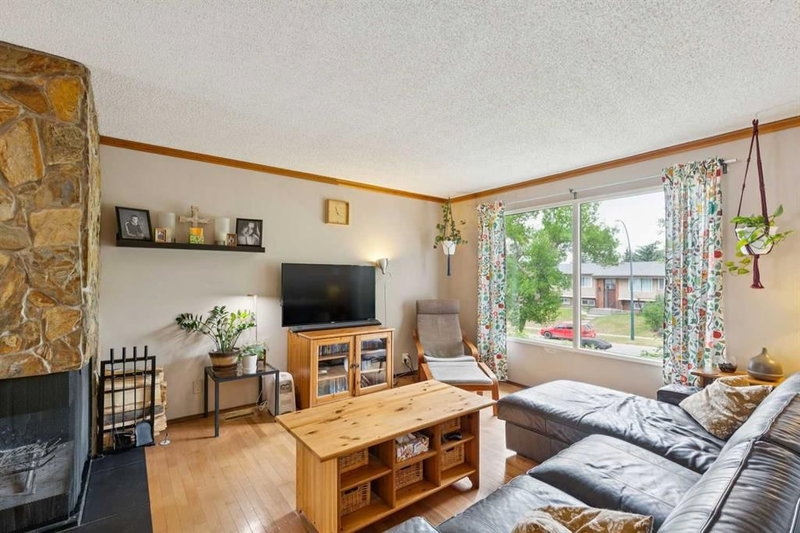 107 Bermuda Drive NW, Beddington Heights — interior photo 6