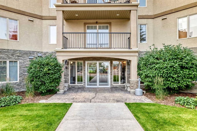 208 - 30 Cranfield Link SE