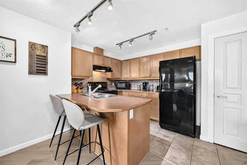 208, 30 Cranfield Link SE, Cranston — interior photo