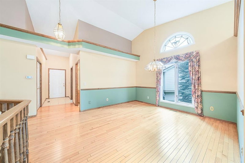 22 Douglas Woods Park SE, Douglasdale/Glen — interior photo 6