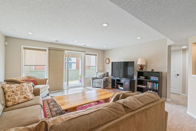 204 Sunset Square, Sunset Ridge — interior photo