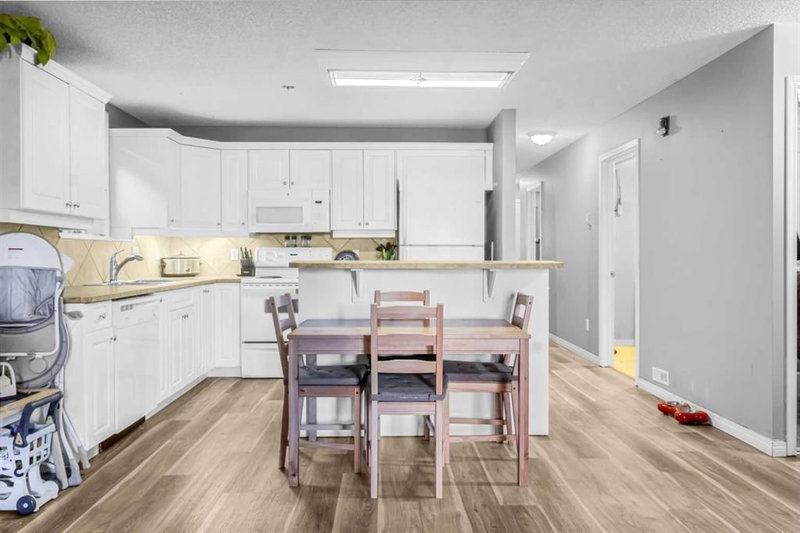 102, 139 26 Avenue NW, Tuxedo Park — interior photo 6