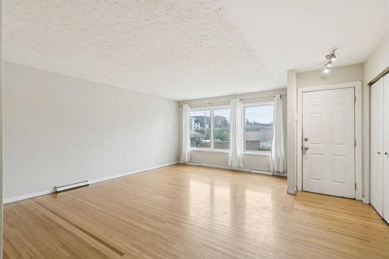 3816 26 Avenue SW, Glendale — interior photo