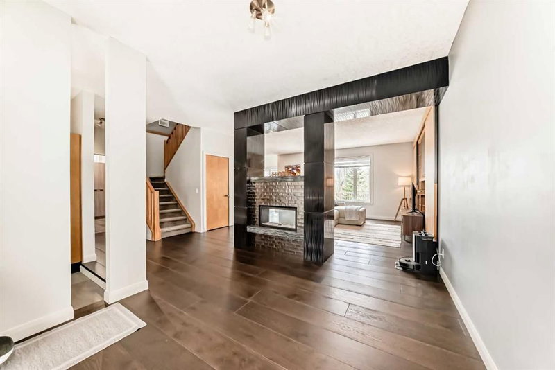 11 Cresthaven Bay SW, Crestmont — interior photo