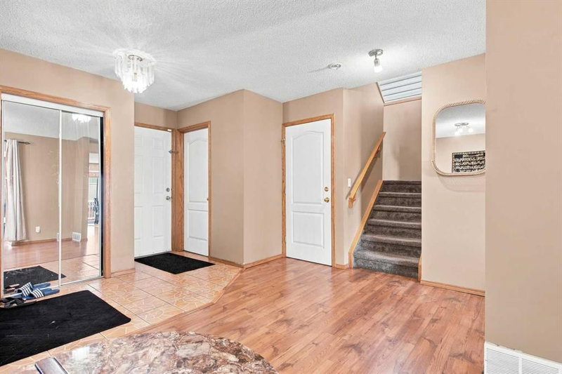 610 Saddlecreek Way NE, Saddle Ridge — interior photo 5