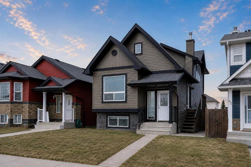 Detached at 41 Saddlefield Drive NE, Saddle Ridge — listing photo