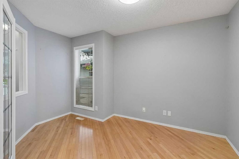 22 Somerside Crescent SW, Somerset — interior photo 5