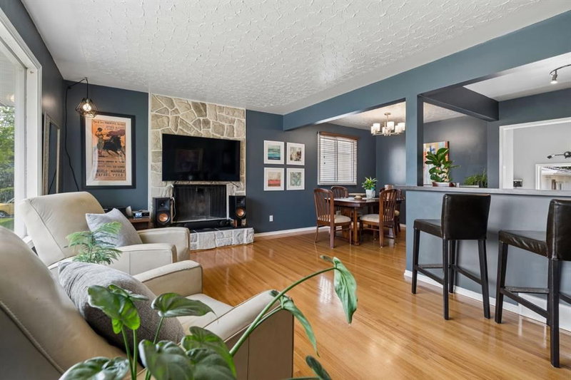 91 Winslow Crescent SW, Westgate — interior photo 5