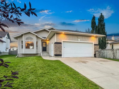 102 Pinnacle Crescent