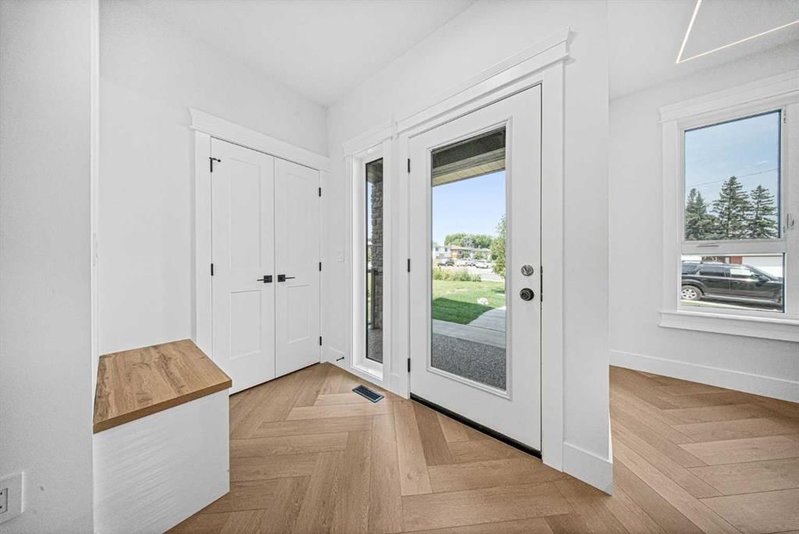 119 42 Avenue NE, Highland Park — interior photo