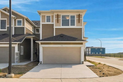 104 Huxland Close NE