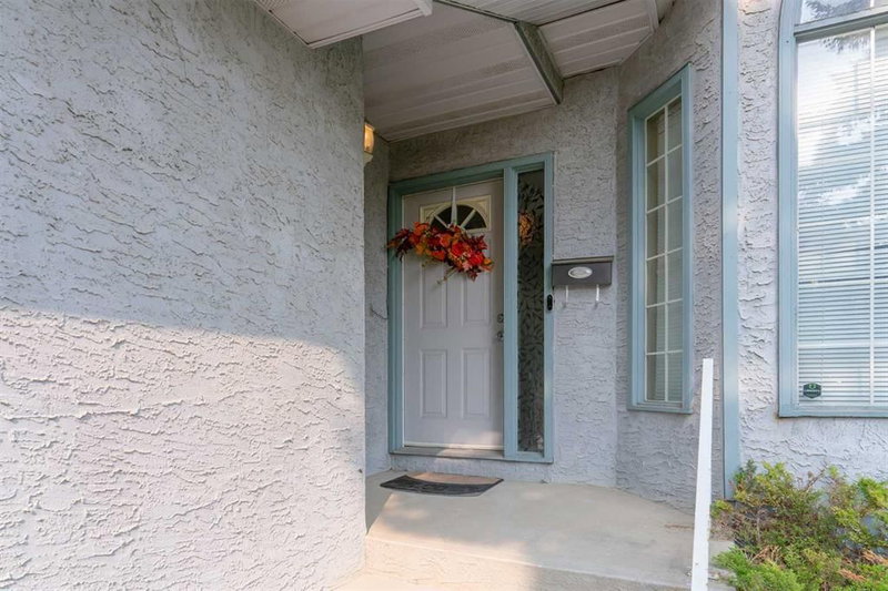140 Santana Mews NW