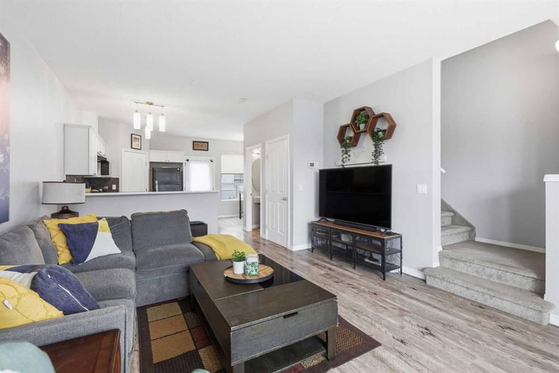 402, 703 LUXSTONE Square SW, Luxstone — interior photo