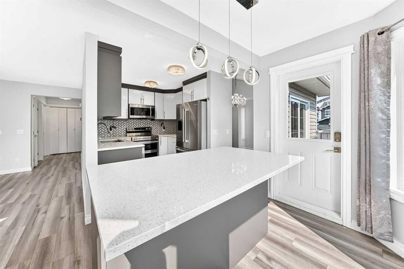 147 Macewan Drive NW, MacEwan Glen — interior photo